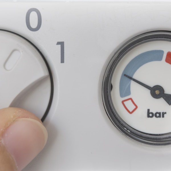 Controlling the pressure on a gas boiler